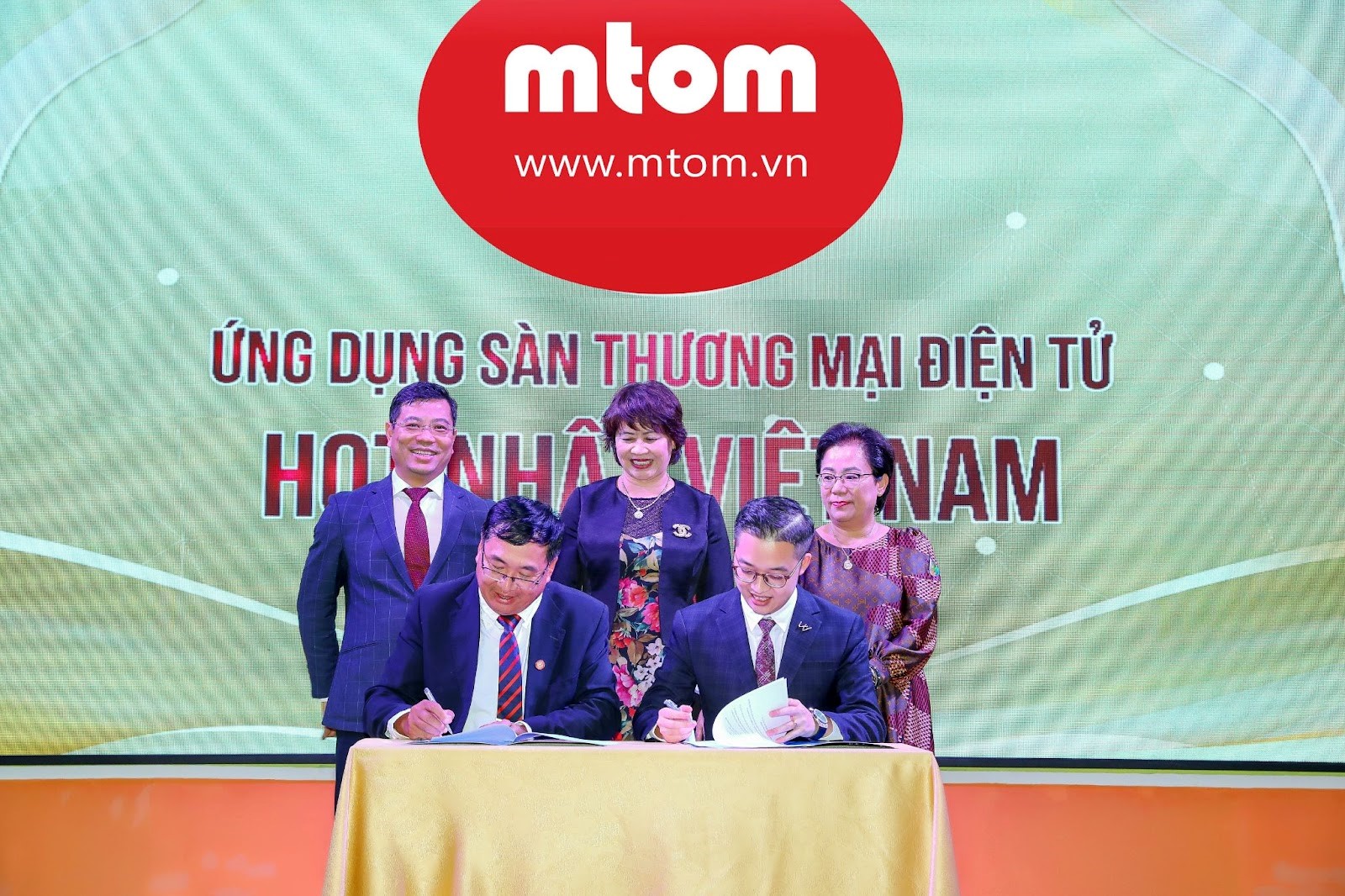 Khám phá sàn TMĐT mTom - Kênh mua sắm & Giải trí hàng đầu